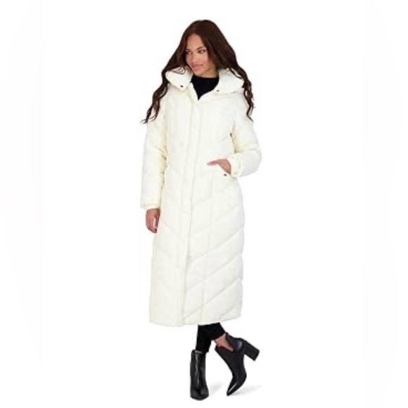 Steve Madden Jackets & Blazers - NWOT STEVE MADDEN Women's Cream Quilted Long Coat - Size XS